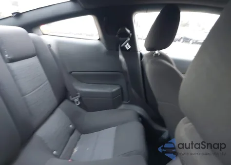 2007 Ford Mustang V6 Deluxe/V6 Premium z USA, uszkodzony, nr VIN 1ZVHT80N375239234